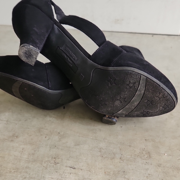 Elegant Black Double Strap Heels - Picture 8 of 9